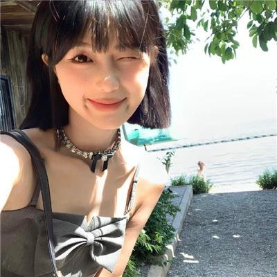 笼中女